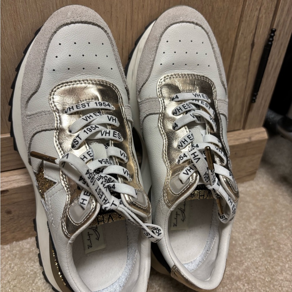 Vintage Havana White and Gold Star Sneakers - Picture 4 of 4